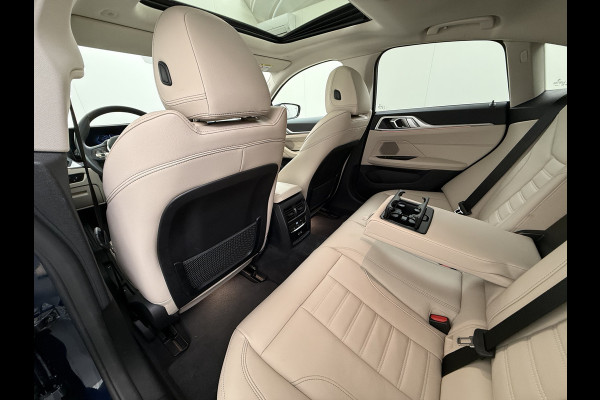 BMW i4 eDrive40 340pk High Executive 84 kWh SOH 99% Pano-Dak/Hefdak SportSt+Leer+(Stuur+)Verwarmd 360°Camera Adaptive-Cruise+s&go Park- Semi-Autopilot Drive-Assist-pro Active-Guard-Plus Elektr.Achterklep Draadl-Lader BAS ESP BMW Individual interieurlijsten Pianolak schwarz BMW Individual Exterieur Line Aluminium satiniert BMW Copilot-pack Dodehoekdetectie/correctie, Kruisend-verkeer-Detectie, rijstrooksensor met correctie, rondomzicht camera, uitwijk assistent) 0-100 5,6 sec. 1600kg trekvermogen! € 73.000 nieuw