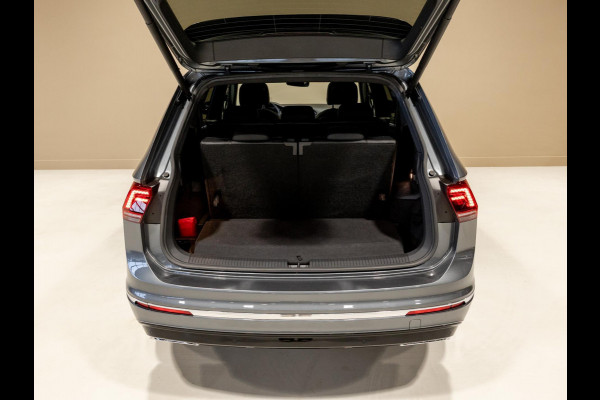 Volkswagen Tiguan Allspace 2.0 TSI 4Motion 2x R-Line 7 Persoons / 220pk / Trekhaak / Dynaudio / Leder / Rondomzicht camera /