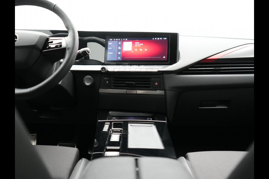 Opel Astra 1.6 GS Line Plug In Hybrid 180pk Dealer O.H. PHEV | Adaptive Cruise | Head Up | 360 Camera | Sportstoelen & Stuur Verwarmd | 18"L.M | Apple Carplay | Sfeerverlichting | Keyless | Blis | DAB |