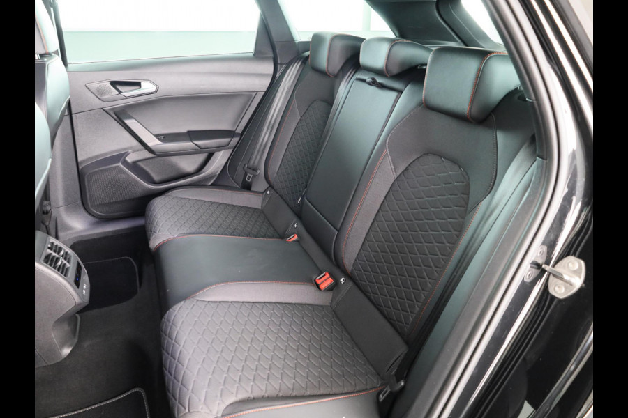 Seat Leon Sportstourer 1.5 TSI e-Hybrid FR PHEV First Edition 204 pk Automaat | Verlengde garantie | Navigatie | Parkeersensoren | Achteruitrijcamera | Adaptieve cruise control |