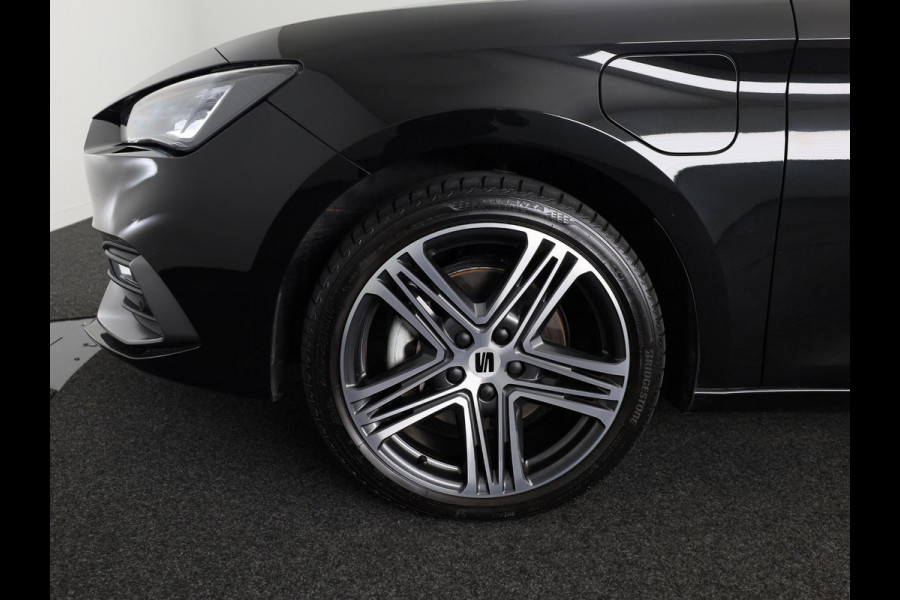 Seat Leon Sportstourer 1.5 TSI e-Hybrid FR PHEV First Edition 204 pk Automaat | Verlengde garantie | Navigatie | Parkeersensoren | Achteruitrijcamera | Adaptieve cruise control |
