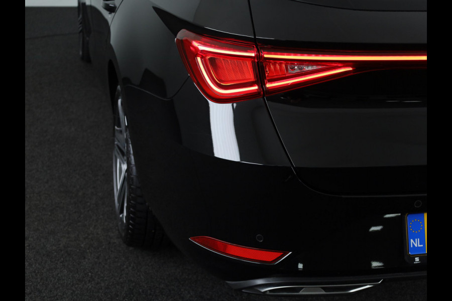 Seat Leon Sportstourer 1.5 TSI e-Hybrid FR PHEV First Edition 204 pk Automaat | Verlengde garantie | Navigatie | Parkeersensoren | Achteruitrijcamera | Adaptieve cruise control |