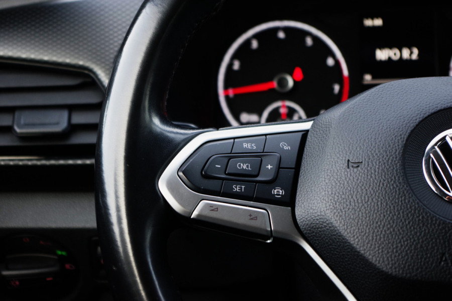 Volkswagen T-Cross 1.0 TSI Life, Stoelverwarming, Blind-Spot, 17" LM