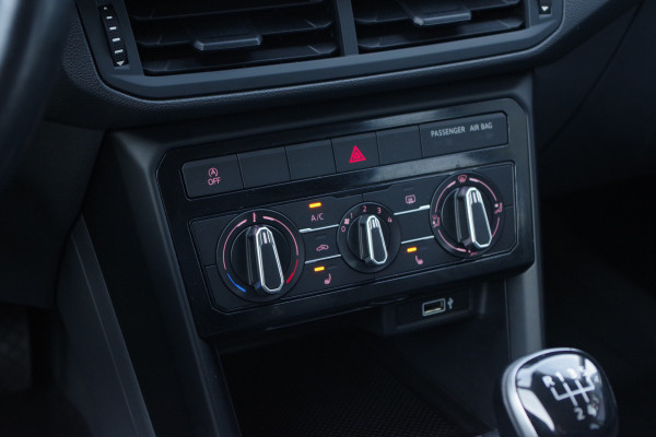 Volkswagen T-Cross 1.0 TSI Life, Stoelverwarming, Blind-Spot, 17" LM