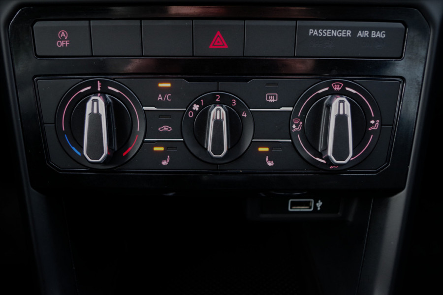 Volkswagen T-Cross 1.0 TSI Life, Stoelverwarming, Blind-Spot, 17" LM