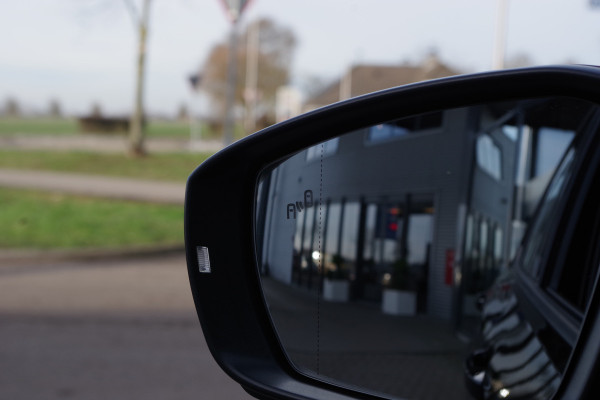 Volkswagen T-Cross 1.0 TSI Life, Stoelverwarming, Blind-Spot, 17" LM