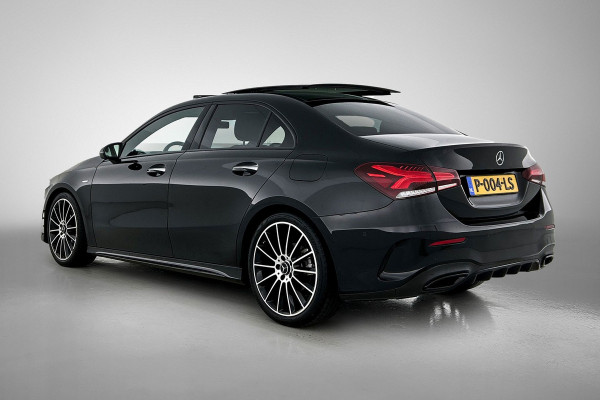 Mercedes-Benz A-Klasse 180 Business Solution AMG Night Upgrade Automaat (PANO, SFEERVERLICHTING, STOELVERWARMING, CAMERA, 1e EIG)