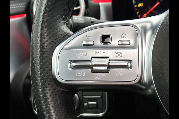 Mercedes-Benz A-Klasse 180 Business Solution AMG Night Upgrade Automaat (PANO, SFEERVERLICHTING, STOELVERWARMING, CAMERA, 1e EIG)