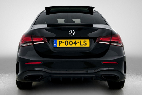 Mercedes-Benz A-Klasse 180 Business Solution AMG Night Upgrade Automaat (PANO, SFEERVERLICHTING, STOELVERWARMING, CAMERA, 1e EIG)
