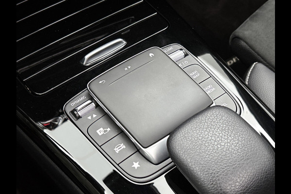 Mercedes-Benz A-Klasse 180 Business Solution AMG Night Upgrade Automaat (PANO, SFEERVERLICHTING, STOELVERWARMING, CAMERA, 1e EIG)