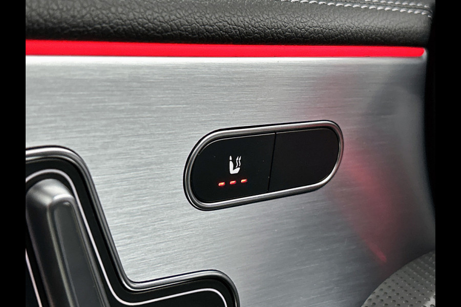 Mercedes-Benz A-Klasse 180 Business Solution AMG Night Upgrade Automaat (PANO, SFEERVERLICHTING, STOELVERWARMING, CAMERA, 1e EIG)