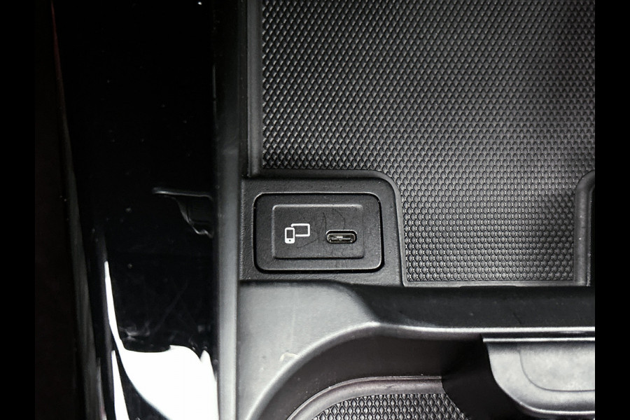 Mercedes-Benz A-Klasse 180 Business Solution AMG Night Upgrade Automaat (PANO, SFEERVERLICHTING, STOELVERWARMING, CAMERA, 1e EIG)