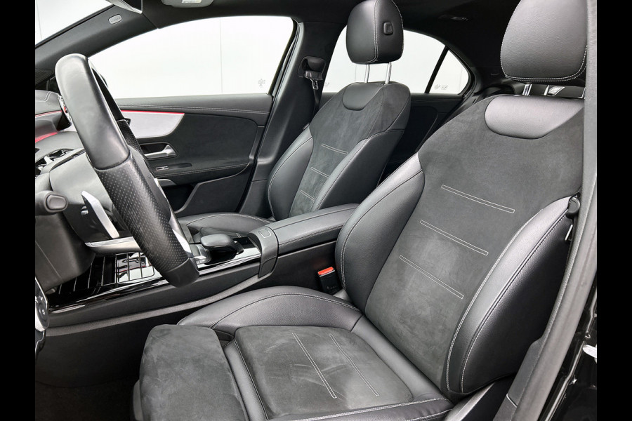 Mercedes-Benz A-Klasse 180 Business Solution AMG Night Upgrade Automaat (PANO, SFEERVERLICHTING, STOELVERWARMING, CAMERA, 1e EIG)