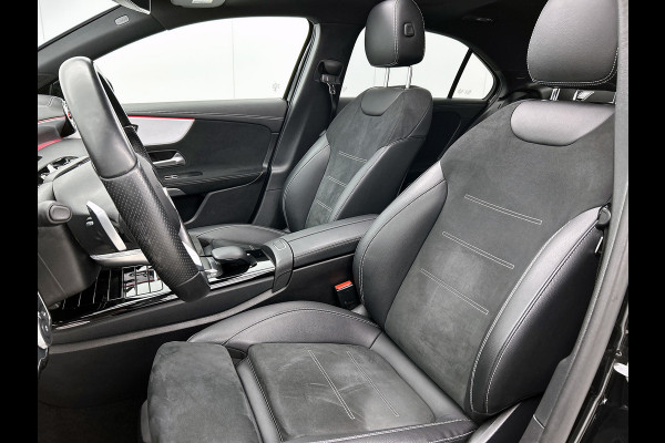 Mercedes-Benz A-Klasse 180 Business Solution AMG Night Upgrade Automaat (PANO, SFEERVERLICHTING, STOELVERWARMING, CAMERA, 1e EIG)