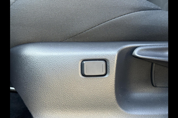 Toyota Corolla Cross 1.8 Hybrid Style | Dynamic, Elektrische achterklep, 18 inch, Keyless, Privacy glass