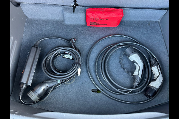 Opel Ampera-E Business 60 kWh 100% SOH Apple Carplay BTW Auto Dealer Onderhouden Rijklaarprijs!