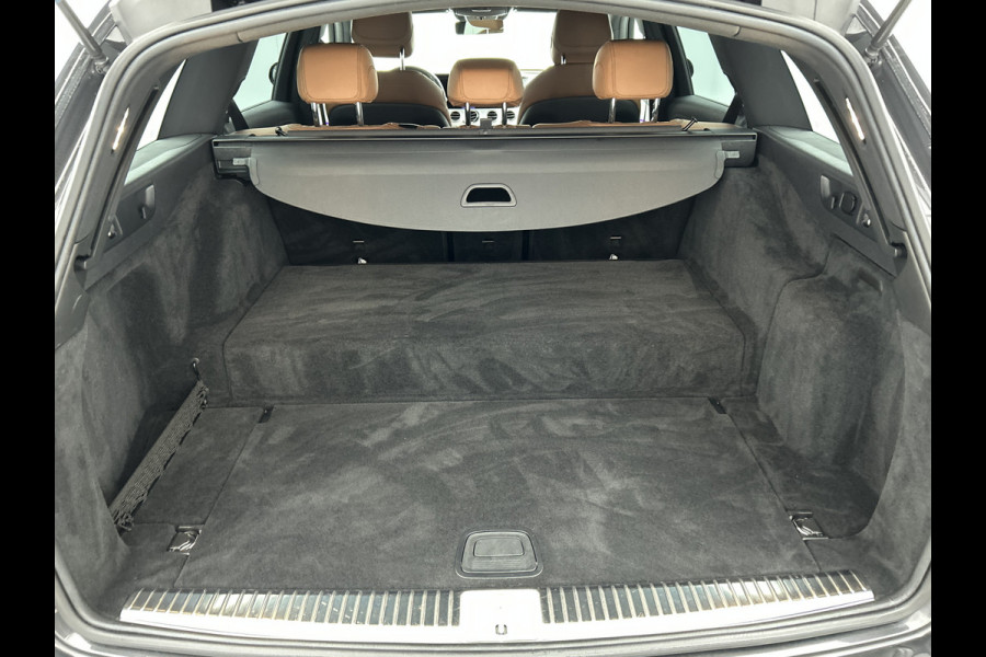 Mercedes-Benz E-Klasse Estate 300 e Hybride Business Solution AMG / Trekhaak / Leder / Wide screen / Navigatie /