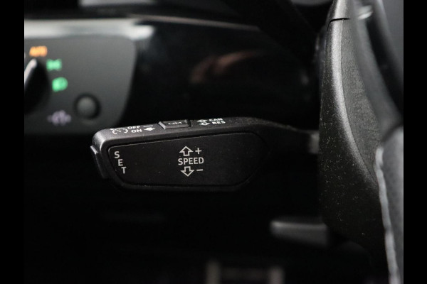 Audi A4 35 TFSI S edition Competion | Origineel NL | Trekhaak | Sfeerverlichting | Virtual Cockpit | Carplay | Sportstoelen | Half leder | Full LED | Navigatie | Parkeerhulp | Cruise control | S Line
