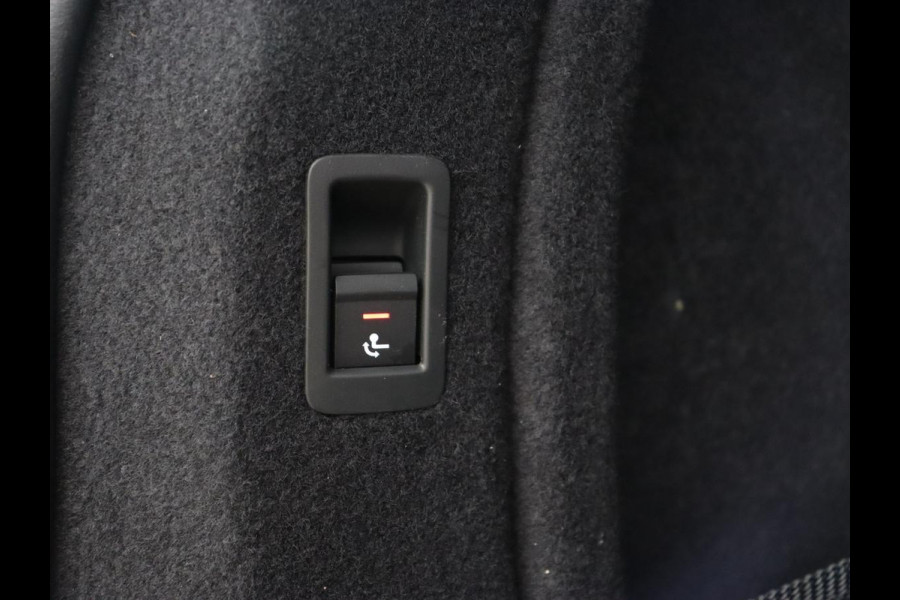 Audi A4 35 TFSI S edition Competion | Origineel NL | Trekhaak | Sfeerverlichting | Virtual Cockpit | Carplay | Sportstoelen | Half leder | Full LED | Navigatie | Parkeerhulp | Cruise control | S Line