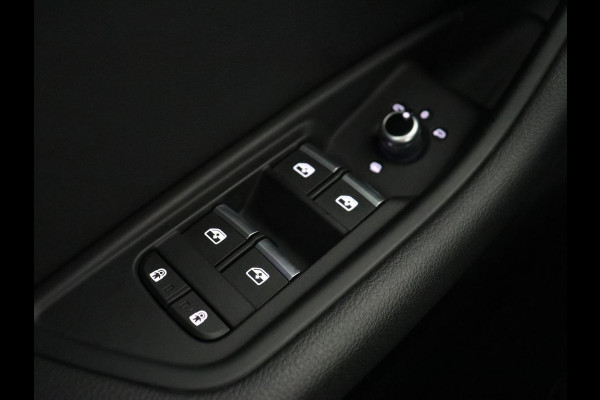 Audi A4 35 TFSI S edition Competion | Origineel NL | Trekhaak | Sfeerverlichting | Virtual Cockpit | Carplay | Sportstoelen | Half leder | Full LED | Navigatie | Parkeerhulp | Cruise control | S Line