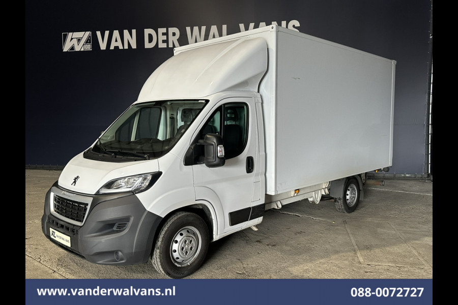 Peugeot Boxer 2.2 BlueHDi 141pk Bakwagen Laadklep Euro6 Airco | Camera | 985kg laadvermogen Bijrijdersbank