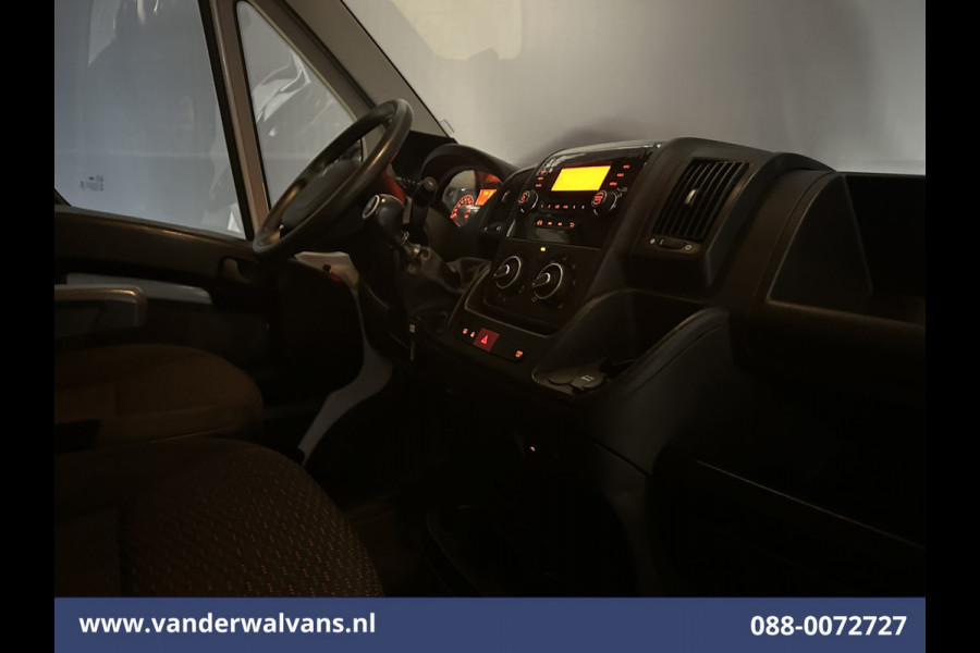 Peugeot Boxer 2.2 BlueHDi 141pk Bakwagen Laadklep Euro6 Airco | Camera | 985kg laadvermogen Bijrijdersbank