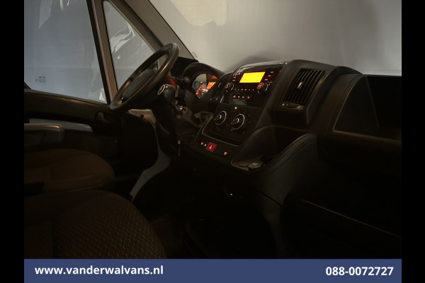 Peugeot Boxer 2.2 BlueHDi 141pk Bakwagen Laadklep Euro6 Airco | Camera | 985kg laadvermogen Bijrijdersbank