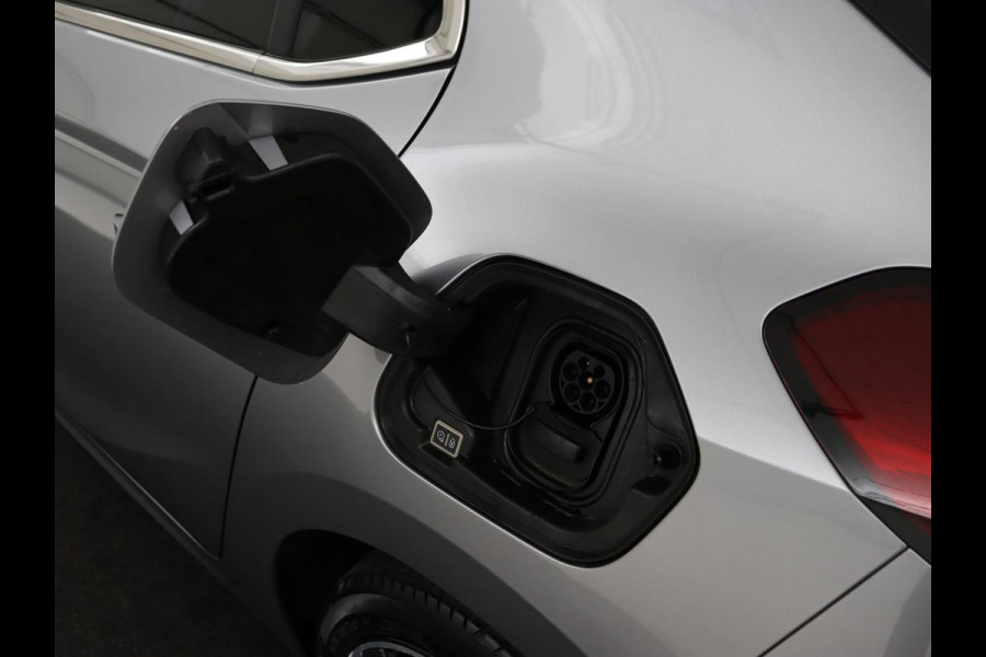 Opel CORSA-E Elegance 50 kWh | Stoelverwarming | Matrix LED | Camera | Carplay | Navigatie | Climate control | Cruise control | Stuurverwarming