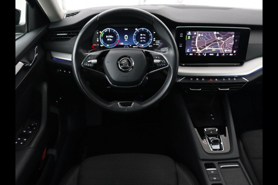 Škoda Octavia 1.4 TSI PHEV iV Business Edition | Stoelverwarming | Camera | Sfeerverlichting | Carplay | Navigatie | Digital Cockpit | Full LED | Chrome Pakket | Climate control | Cruise control | PHEV | Plug In