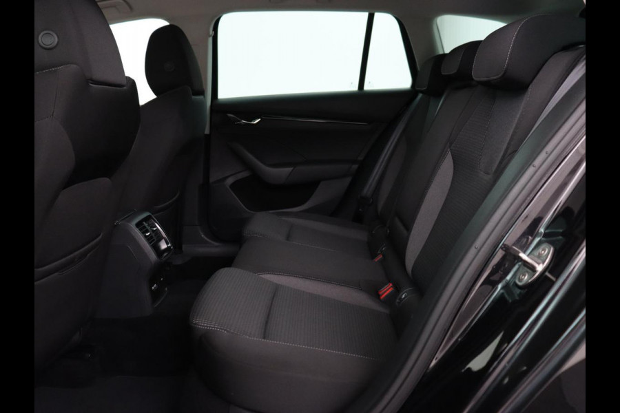 Škoda Octavia 1.4 TSI PHEV iV Business Edition | Stoelverwarming | Camera | Sfeerverlichting | Carplay | Navigatie | Digital Cockpit | Full LED | Chrome Pakket | Climate control | Cruise control | PHEV | Plug In