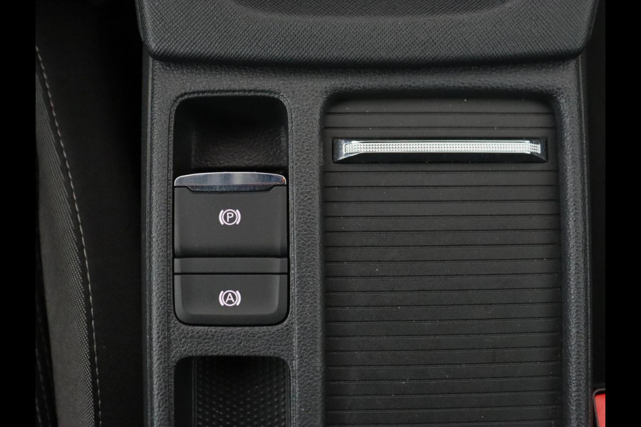 Škoda Octavia 1.4 TSI PHEV iV Business Edition | Stoelverwarming | Camera | Sfeerverlichting | Carplay | Navigatie | Digital Cockpit | Full LED | Chrome Pakket | Climate control | Cruise control | PHEV | Plug In