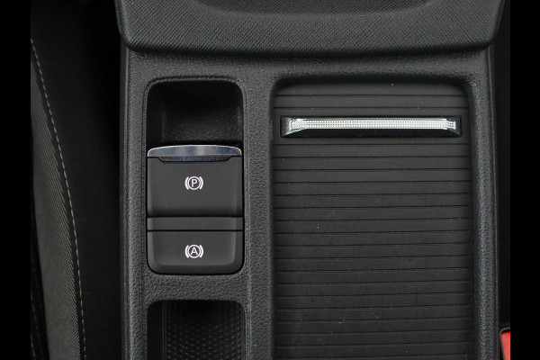 Škoda Octavia 1.4 TSI PHEV iV Business Edition | Stoelverwarming | Camera | Sfeerverlichting | Carplay | Navigatie | Digital Cockpit | Full LED | Chrome Pakket | Climate control | Cruise control | PHEV | Plug In