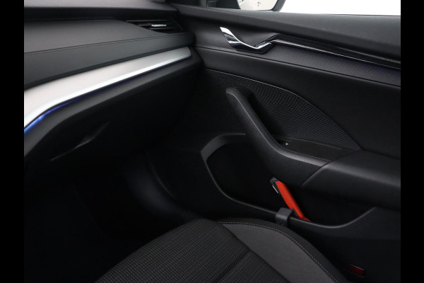 Škoda Octavia 1.4 TSI PHEV iV Business Edition | Stoelverwarming | Camera | Sfeerverlichting | Carplay | Navigatie | Digital Cockpit | Full LED | Chrome Pakket | Climate control | Cruise control | PHEV | Plug In