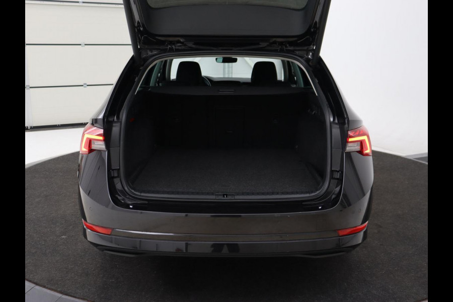 Škoda Octavia 1.4 TSI PHEV iV Business Edition | Stoelverwarming | Camera | Sfeerverlichting | Carplay | Navigatie | Digital Cockpit | Full LED | Chrome Pakket | Climate control | Cruise control | PHEV | Plug In