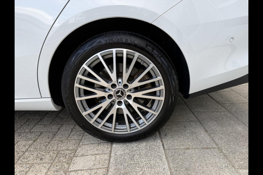 Mercedes-Benz CLA-Klasse 250e AMG CAM/LMV-18/LEER/NAVI/PANO