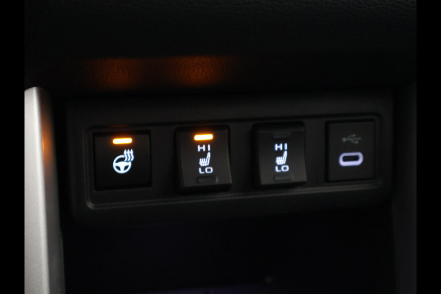 Toyota Corolla Cross Hybrid 140 Style Bi-Tone | Stuur-/ & Stoelverwarming | Parkeersensoren | Dodehoek detectie | Elektrische kofferbak