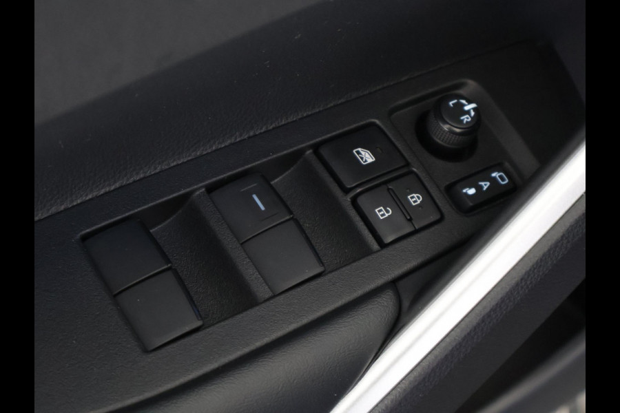 Toyota Corolla Cross Hybrid 140 Style Bi-Tone | Stuur-/ & Stoelverwarming | Parkeersensoren | Dodehoek detectie | Elektrische kofferbak