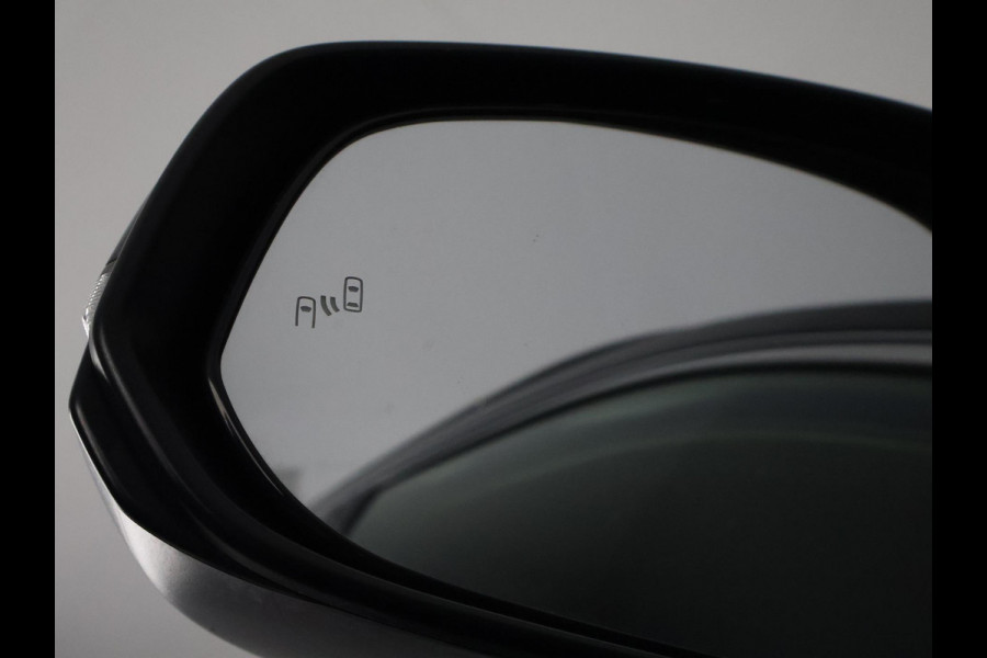 Toyota Corolla Cross Hybrid 140 Style Bi-Tone | Stuur-/ & Stoelverwarming | Parkeersensoren | Dodehoek detectie | Elektrische kofferbak