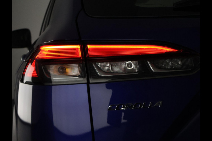 Toyota Corolla Cross Hybrid 140 Style Bi-Tone | Stuur-/ & Stoelverwarming | Parkeersensoren | Dodehoek detectie | Elektrische kofferbak