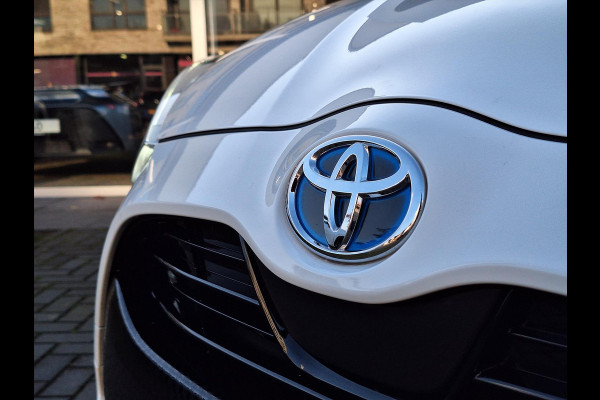 Toyota Yaris 1.5 Hybrid Dynamic Plus | Stoelverwarming, Keyless, Startknop, Apple CarPlay/Android Auto, Parkeercamera