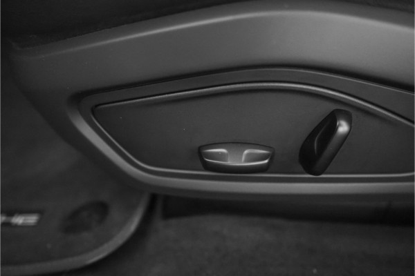 Porsche Taycan Cross Turismo 4 93 kWh Pano Luchtvering PASM Bose