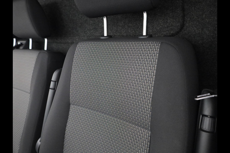 Volkswagen Transporter 2.0 TDI L2H1 28 Comfortline 110 pk | Verlengde garantie | Navigatie via App | Parkeersensoren achter | Cruise control |