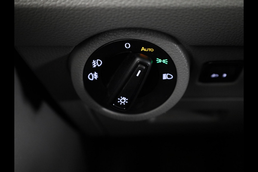 Volkswagen Transporter 2.0 TDI L2H1 28 Comfortline 110 pk | Verlengde garantie | Navigatie via App | Parkeersensoren achter | Cruise control |