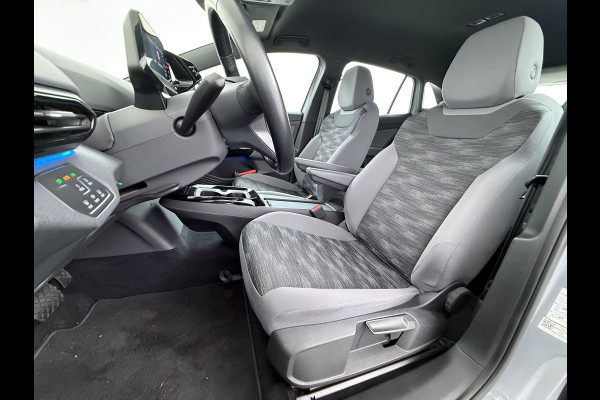 Volkswagen ID.4 SOH 92% Trekhaak Adap.Cruise Navi Ecc Apple Carplay Android Auto Stoel+Stuurverwarming Pdc Ecc DAB Smart Climate Comfort Pakket Rijstrooksensor Led Verwarmde Voorruit 1e Eigenaar Origineel Nederlandse Auto 55kWh pure € 42.000 nieuw!