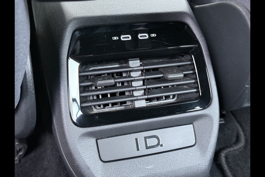 Volkswagen ID.4 SOH 92% Trekhaak Adap.Cruise Navi Ecc Apple Carplay Android Auto Stoel+Stuurverwarming Pdc Ecc DAB Smart Climate Comfort Pakket Rijstrooksensor Led Verwarmde Voorruit 1e Eigenaar Origineel Nederlandse Auto 55kWh pure € 42.000 nieuw!
