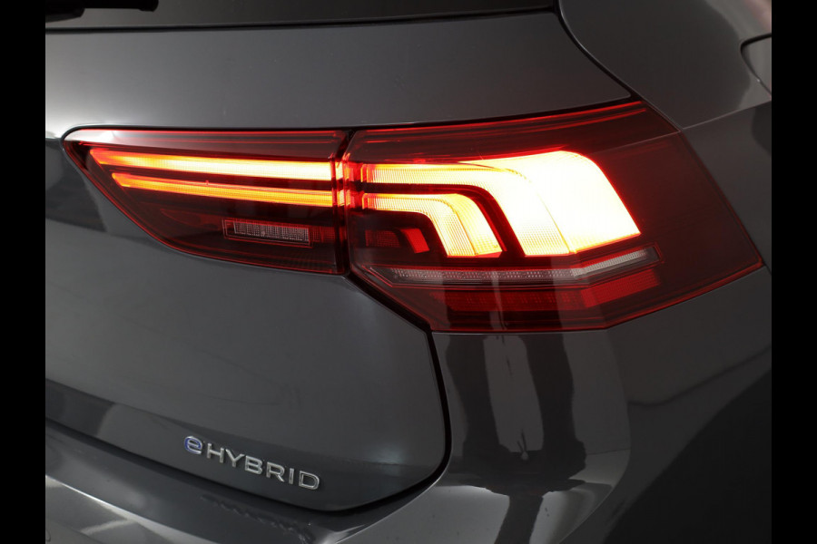 Volkswagen Golf 1.5 eHybrid Life Edition 204 pk Automaat (DSG) | Verlengde garantie | Navigatie via App | Parkeersensoren (Park assist) | Achteruitrijcamera | Adaptieve cruise control |