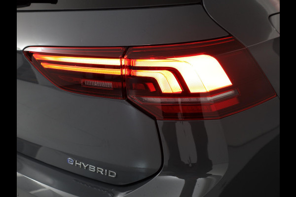 Volkswagen Golf 1.5 eHybrid Life Edition 204 pk Automaat (DSG) | Verlengde garantie | Navigatie via App | Parkeersensoren (Park assist) | Achteruitrijcamera | Adaptieve cruise control |