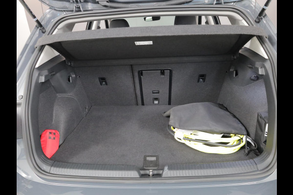 Volkswagen Golf 1.5 eHybrid Life Edition 204 pk Automaat (DSG) | Verlengde garantie | Navigatie via App | Parkeersensoren (Park assist) | Achteruitrijcamera | Adaptieve cruise control |