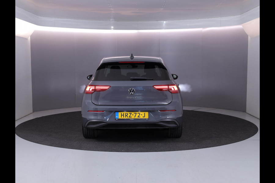 Volkswagen Golf 1.5 eHybrid Life Edition 204 pk Automaat (DSG) | Verlengde garantie | Navigatie via App | Parkeersensoren (Park assist) | Achteruitrijcamera | Adaptieve cruise control |