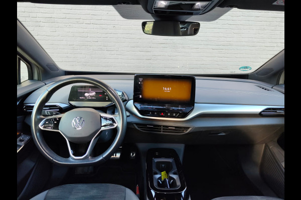 Volkswagen ID.5 Pro 77kWh SOH 98%!! Warmtepomp Afn-Trekhaak Adaptive-Cruise HUD Camera Navi 19"Lm Parkassist PDC-a+v Apple Android Carplay App-C Rijstrooksensor+Correctie Airco-Achter Stoel+Stuur+Vooraam+ruitensproeiers+wisserbl.-Verwarmd Head-up-Display Draadloze-lader Front Assist Voice-Command Keyless-Start Verkeersbordherk. AEB ESP BotsWaarsch. Two-Tone-lak Orig.NLse auto € 54.000 nieuw